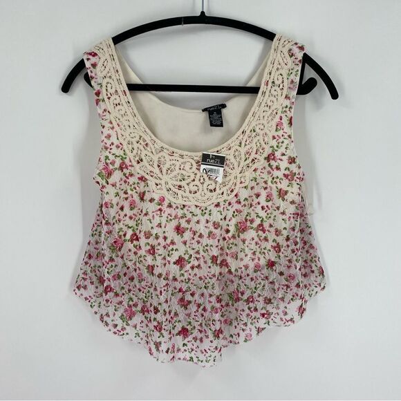 Rue21 Tops - Rue21 Women’s Scoop Neck Floral Sleeveless Blouse Size M